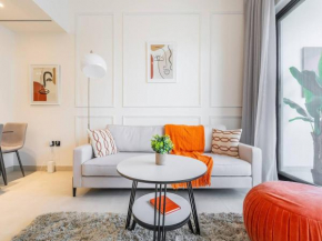 Jaw-Dropping Canal Views From This Stylish Condo